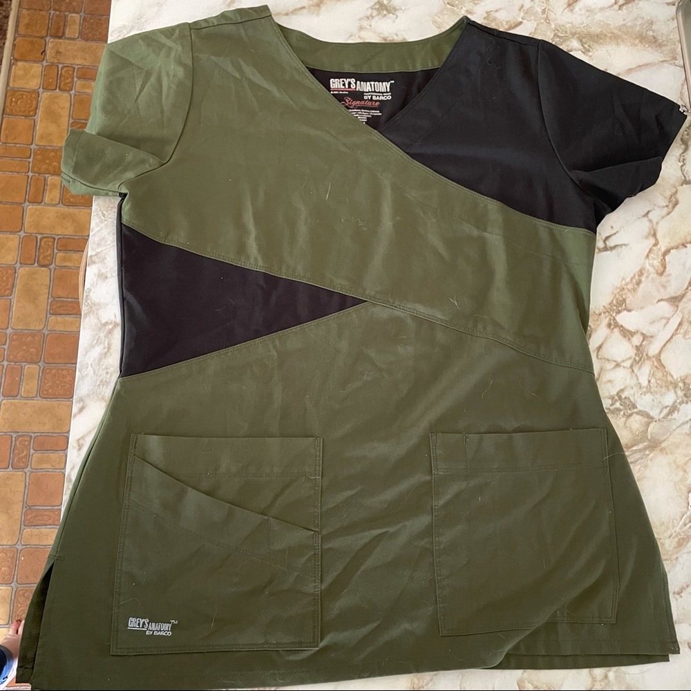 Grey’s Anatomy Olive Green Color Block Scrub Set